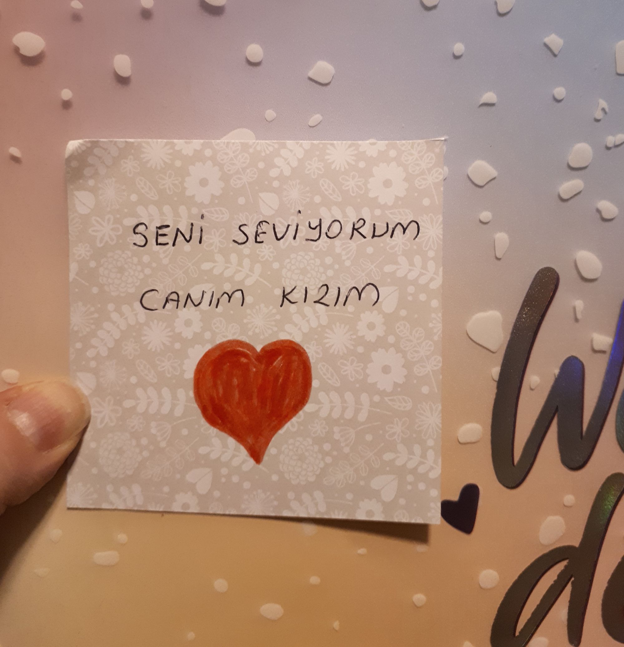 Sana yanağında gülücükler biriktiriyorum!